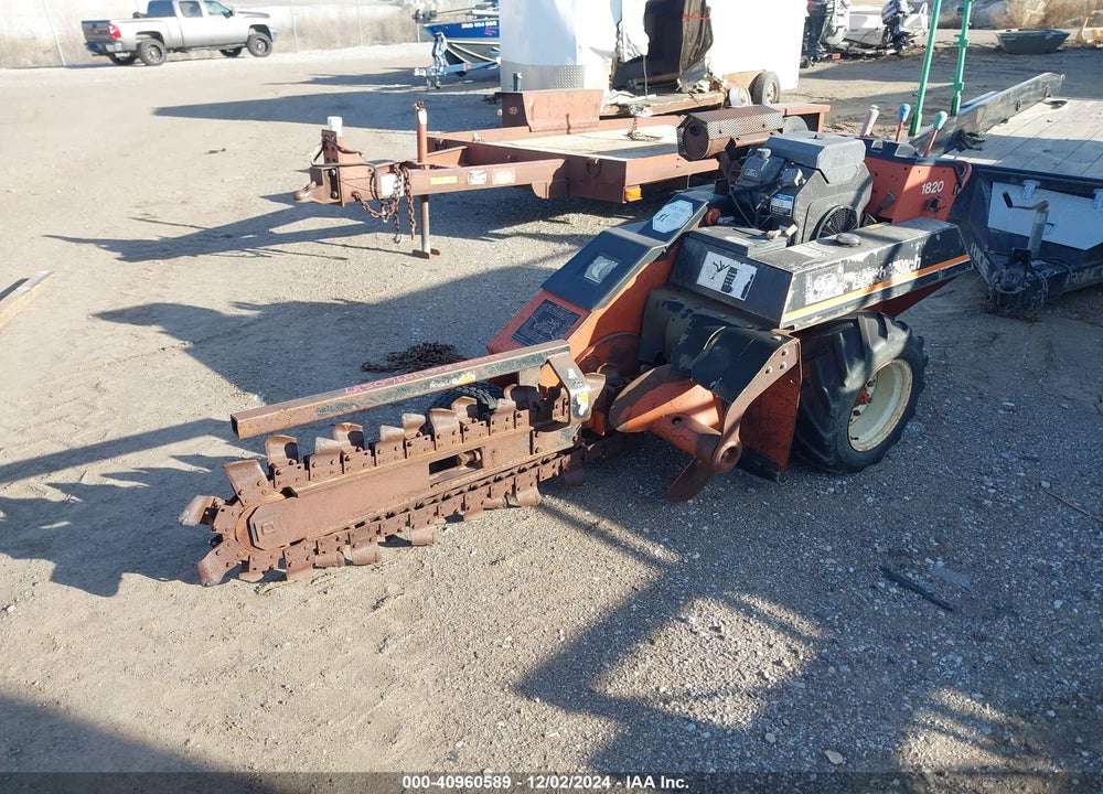1994 DITCH WITCH TRENCHER VIN: 001N1211