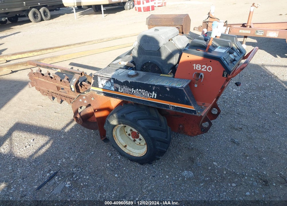 1994 DITCH WITCH TRENCHER VIN: 001N1211