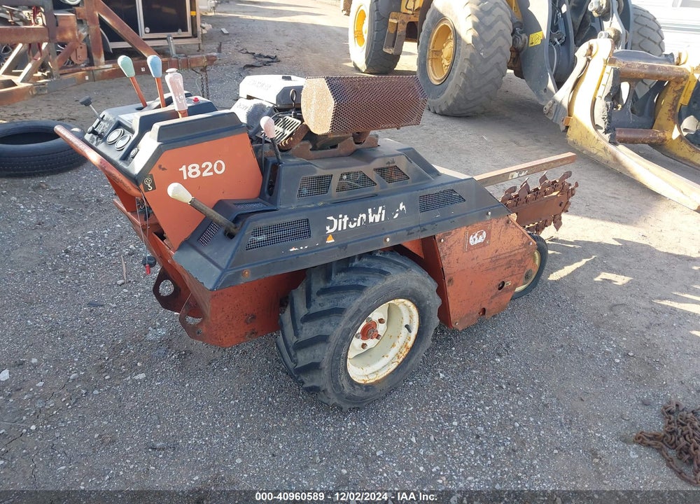 1994 DITCH WITCH TRENCHER VIN: 001N1211