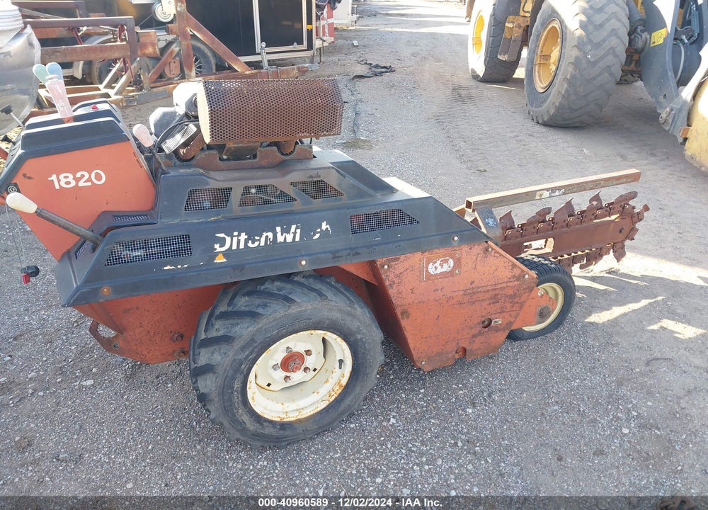 1994 DITCH WITCH TRENCHER VIN: 001N1211