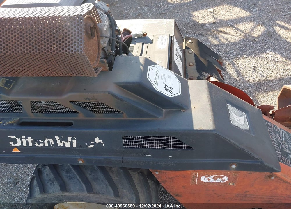 1994 DITCH WITCH TRENCHER VIN: 001N1211