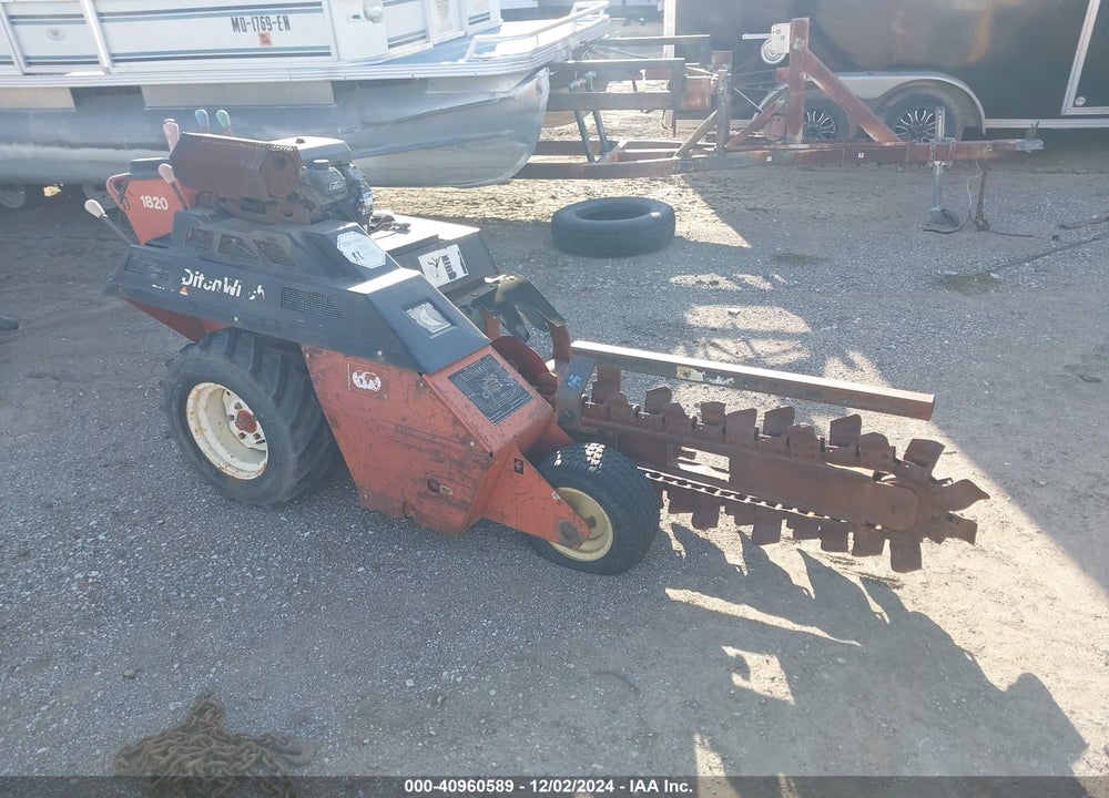 1994 DITCH WITCH TRENCHER VIN: 001N1211