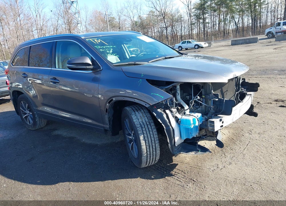 2018 TOYOTA HIGHLANDER XLE VIN: 5TDJZRFH1JS523943