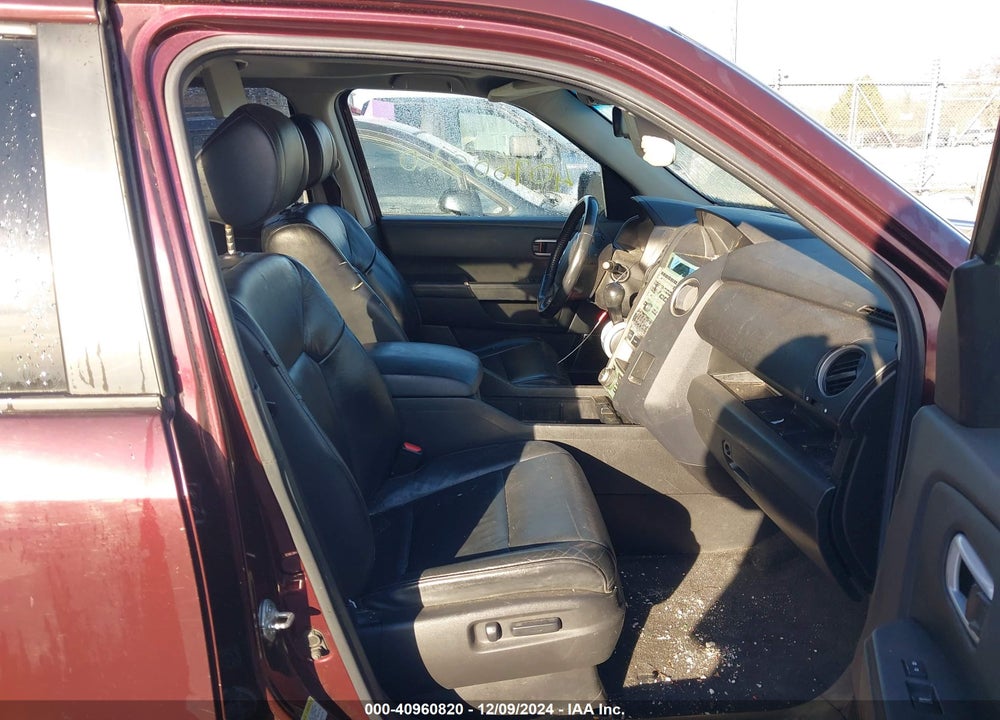 2011 HONDA PILOT TOURING VIN: 5FNYF4H96BB087483