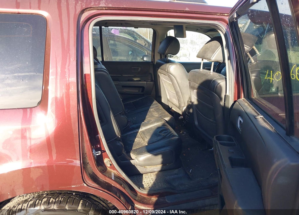 2011 HONDA PILOT TOURING VIN: 5FNYF4H96BB087483