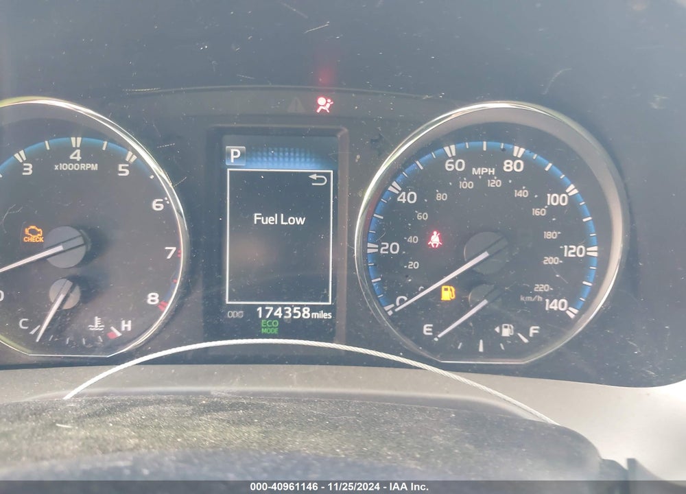 2016 TOYOTA RAV4 XLE VIN: 2T3WFREV3GW241073