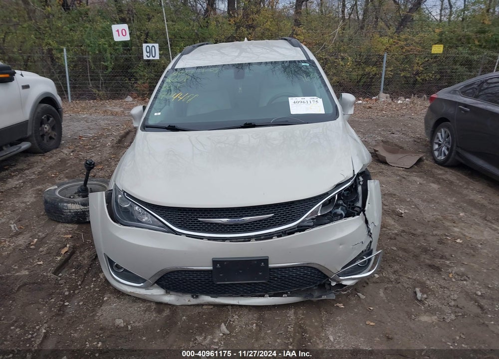 2017 CHRYSLER PACIFICA TOURING L VIN: 2C4RC1BG1HR744884