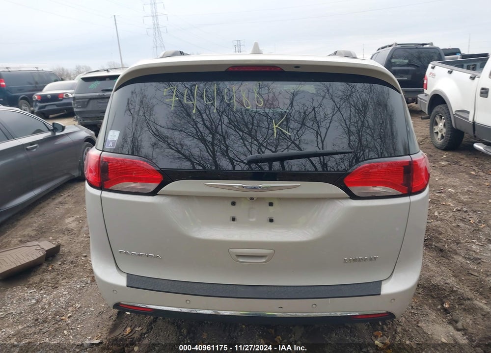 2017 CHRYSLER PACIFICA TOURING L VIN: 2C4RC1BG1HR744884