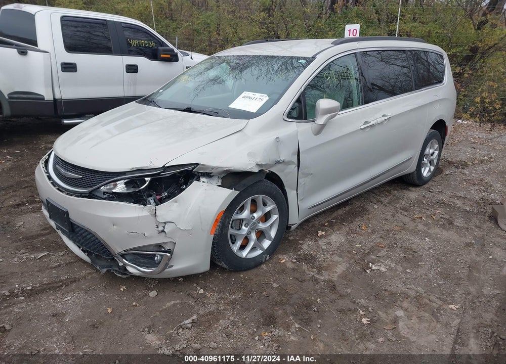 2017 CHRYSLER PACIFICA TOURING L VIN: 2C4RC1BG1HR744884