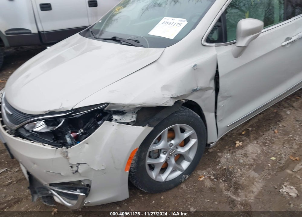 2017 CHRYSLER PACIFICA TOURING L VIN: 2C4RC1BG1HR744884