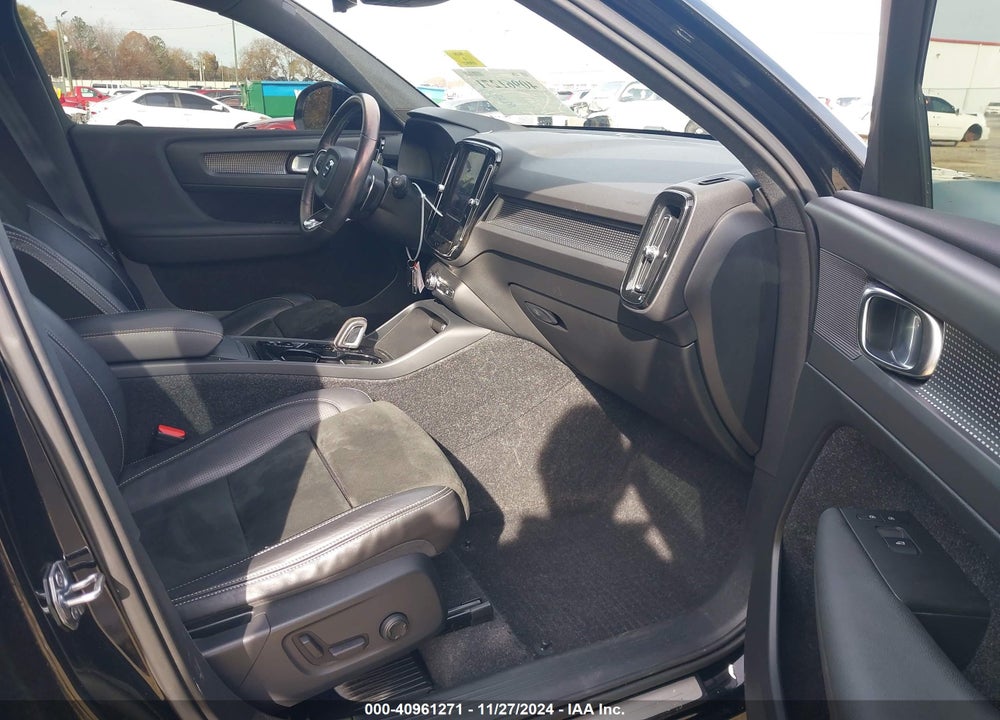 2019 VOLVO XC40 T5 R-DESIGN VIN: YV4162UM7K2140627