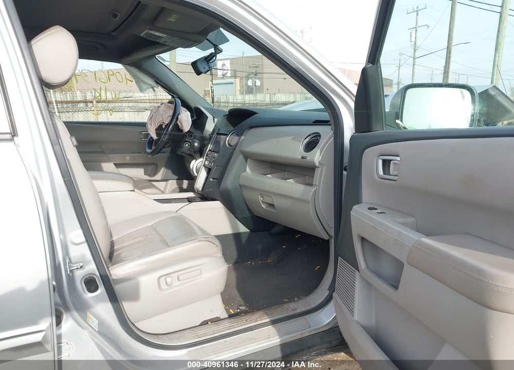 2011 HONDA PILOT EX-L VIN: 5FNYF4H50BB068358