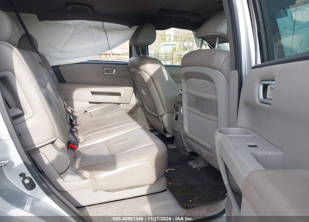 2011 HONDA PILOT EX-L VIN: 5FNYF4H50BB068358