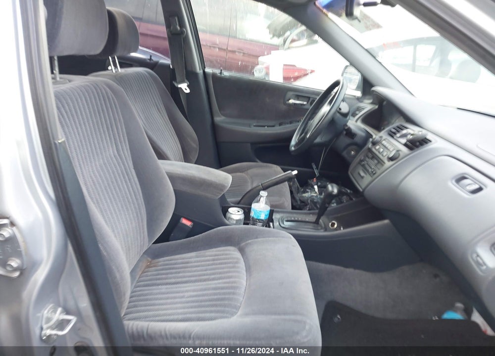 1998 HONDA ACCORD VIN: 1HGCG5640WA035383