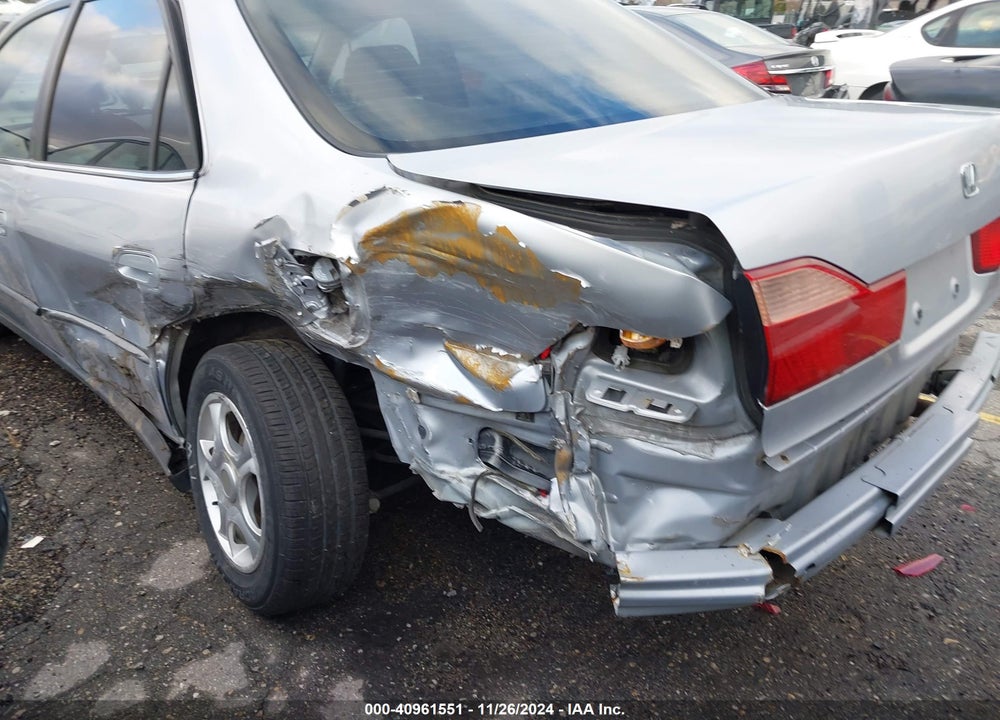 1998 HONDA ACCORD VIN: 1HGCG5640WA035383