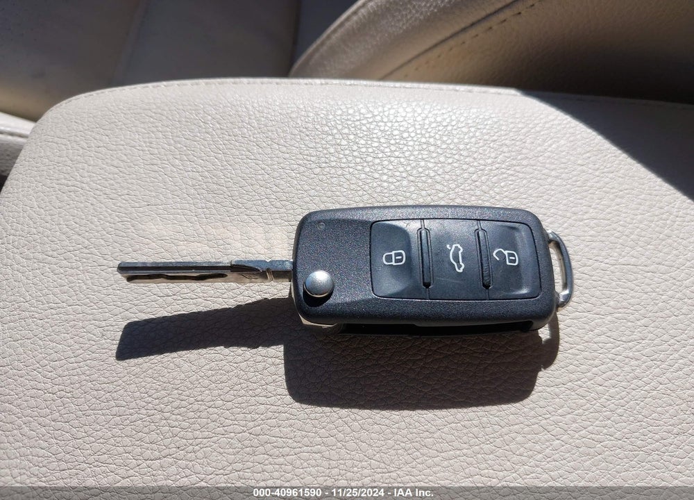 2011 VOLKSWAGEN JETTA 2.0L TDI VIN: 3VWLL7AJ1BM121573