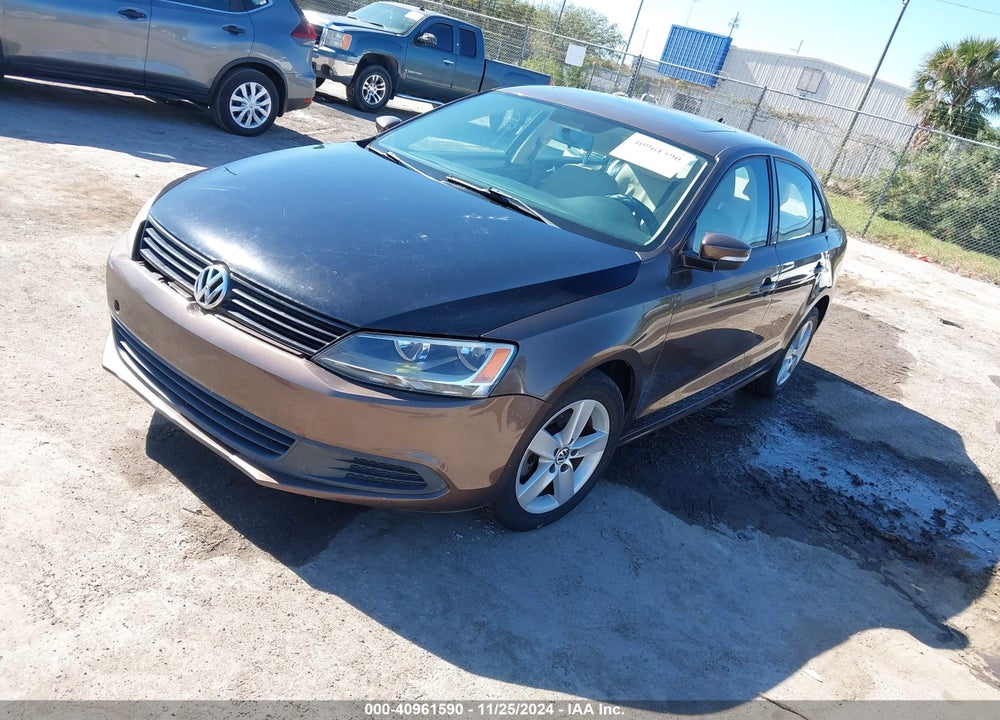 2011 VOLKSWAGEN JETTA 2.0L TDI VIN: 3VWLL7AJ1BM121573