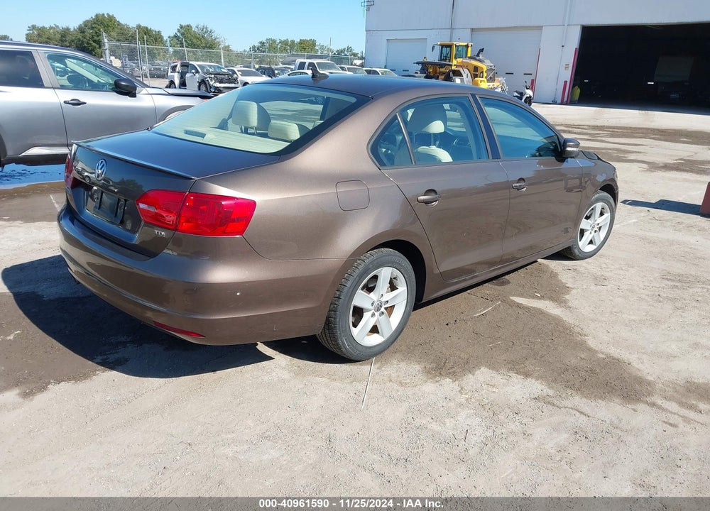 2011 VOLKSWAGEN JETTA 2.0L TDI VIN: 3VWLL7AJ1BM121573