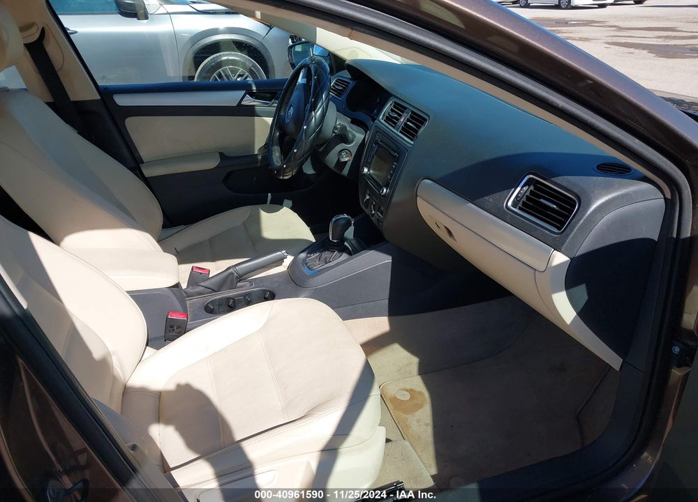 2011 VOLKSWAGEN JETTA 2.0L TDI VIN: 3VWLL7AJ1BM121573