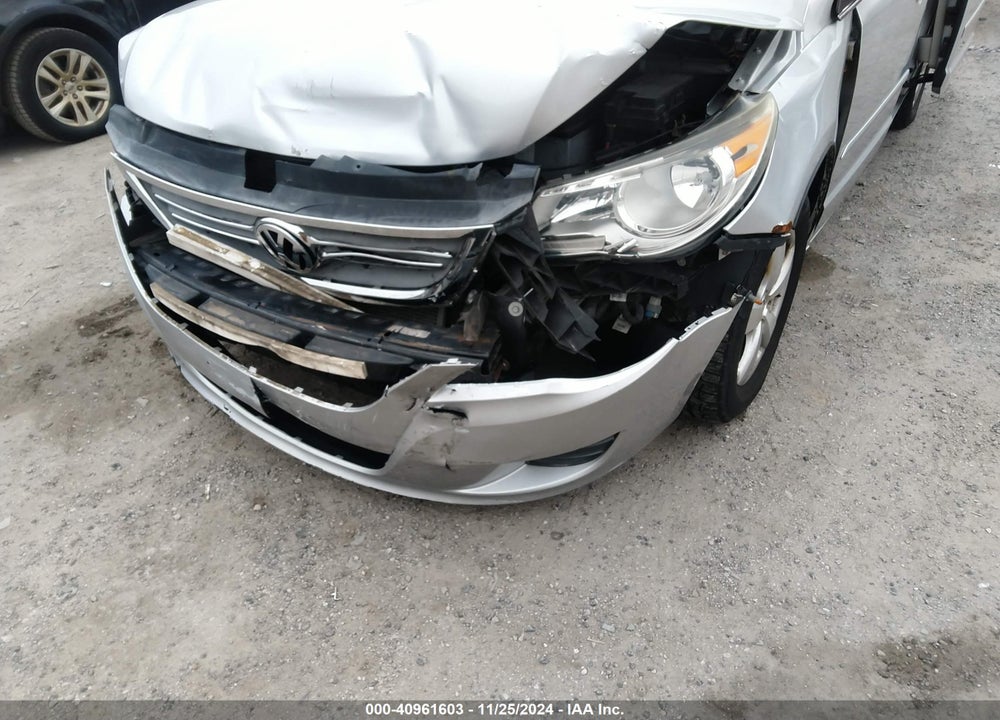 2011 VOLKSWAGEN ROUTAN SE VIN: 2V4RW3DG9BR670711