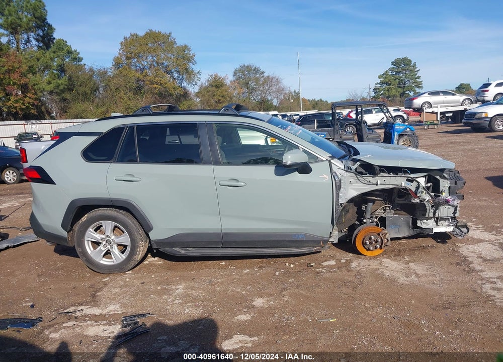 2019 TOYOTA RAV4 XLE VIN: JTMW1RFV6KD018528