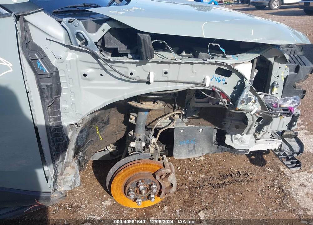 2019 TOYOTA RAV4 XLE VIN: JTMW1RFV6KD018528