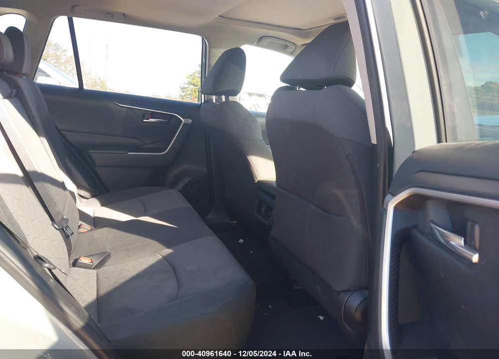 2019 TOYOTA RAV4 XLE VIN: JTMW1RFV6KD018528
