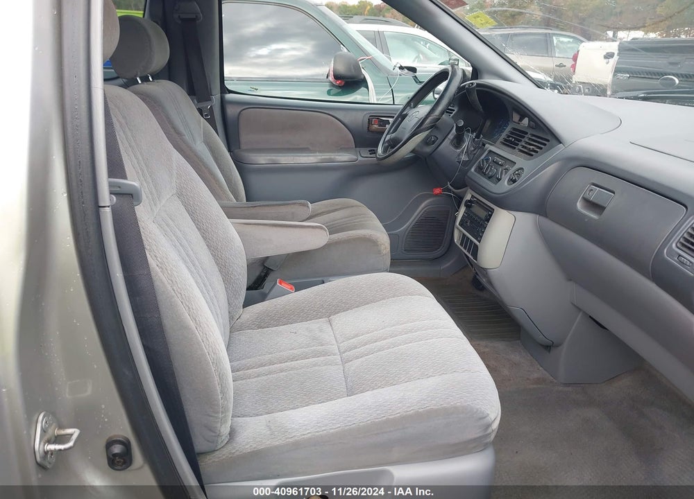 2003 TOYOTA SIENNA VIN: 4T3ZF19C93U551570