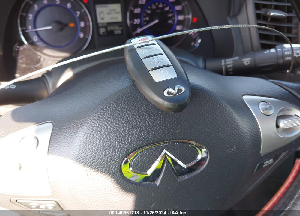 2017 INFINITI QX70 VIN: JN8CS1MU9HM143760