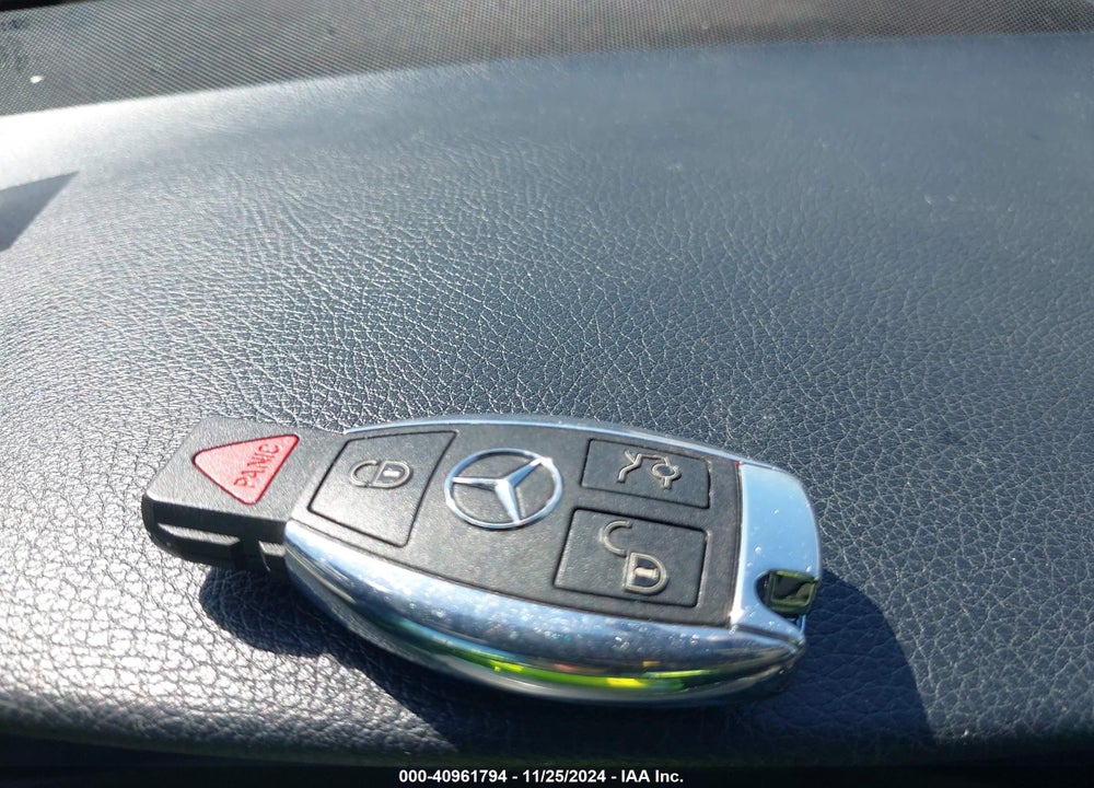 2013 MERCEDES-BENZ C 250 LUXURY/SPORT VIN: WDDGF4HB7DA785732