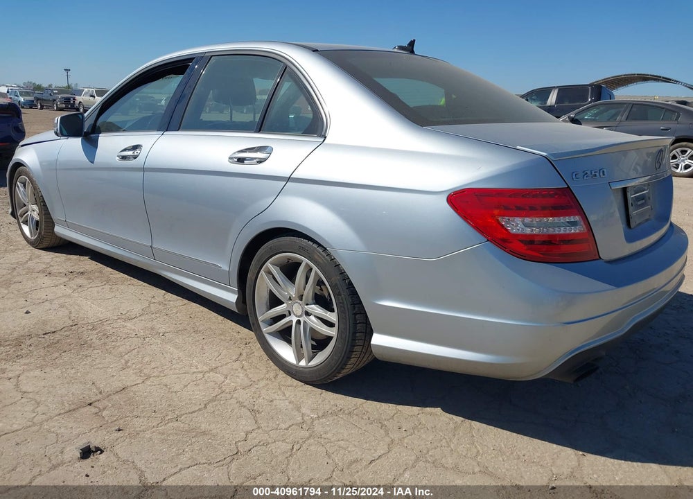 2013 MERCEDES-BENZ C 250 LUXURY/SPORT VIN: WDDGF4HB7DA785732