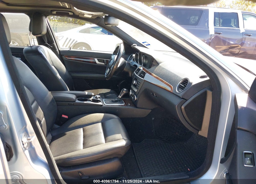 2013 MERCEDES-BENZ C 250 LUXURY/SPORT VIN: WDDGF4HB7DA785732