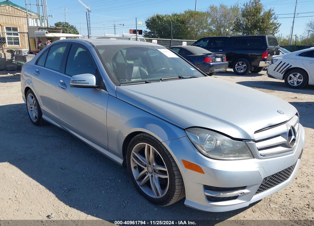 2013 MERCEDES-BENZ C 250 LUXURY/SPORT VIN: WDDGF4HB7DA785732