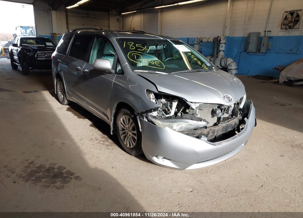 2015 TOYOTA SIENNA XLE 8 PASSENGER VIN: 5TDYK3DC6FS604743