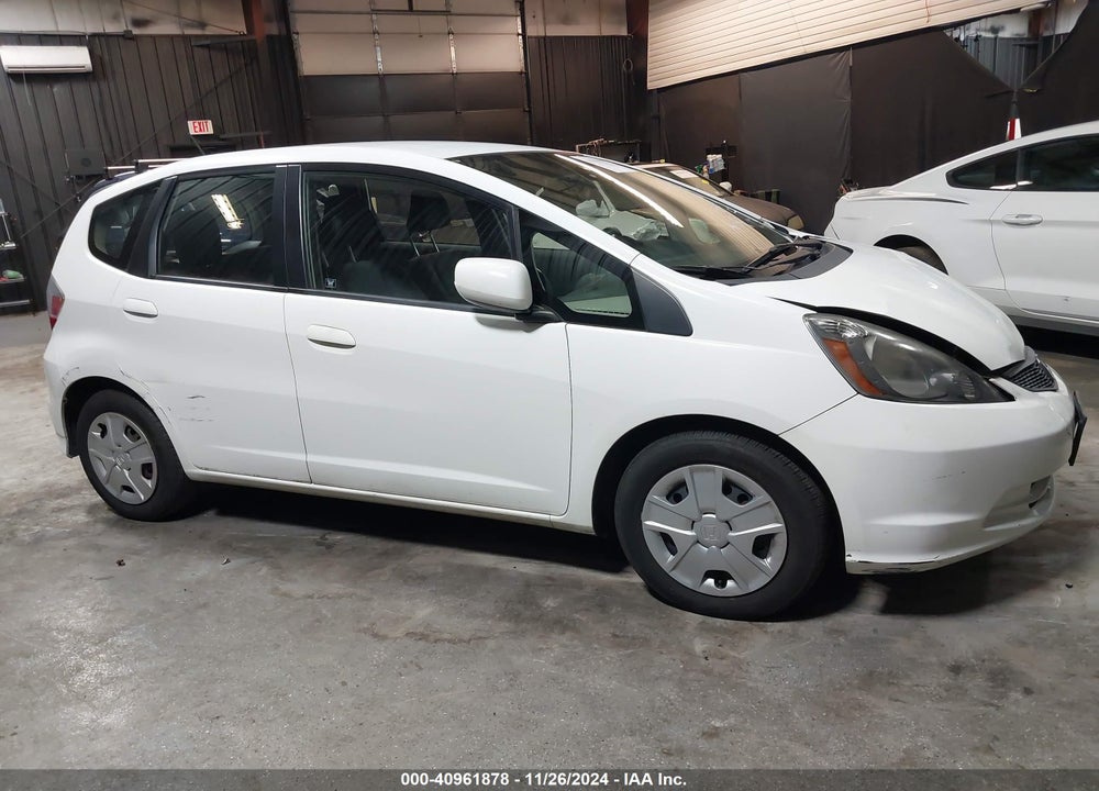 2013 HONDA FIT VIN: JHMGE8H32DC003529