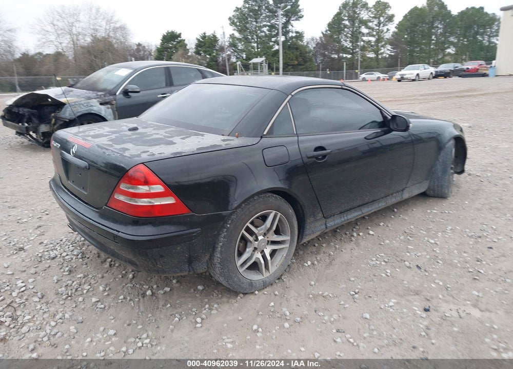 2002 MERCEDES-BENZ SLK 320 VIN: WDBKK65F82F255173