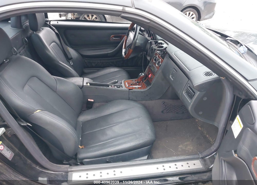 2002 MERCEDES-BENZ SLK 320 VIN: WDBKK65F82F255173