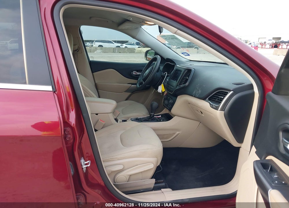2019 JEEP CHEROKEE LATITUDE VIN: 1C4PJLCB8KD153473