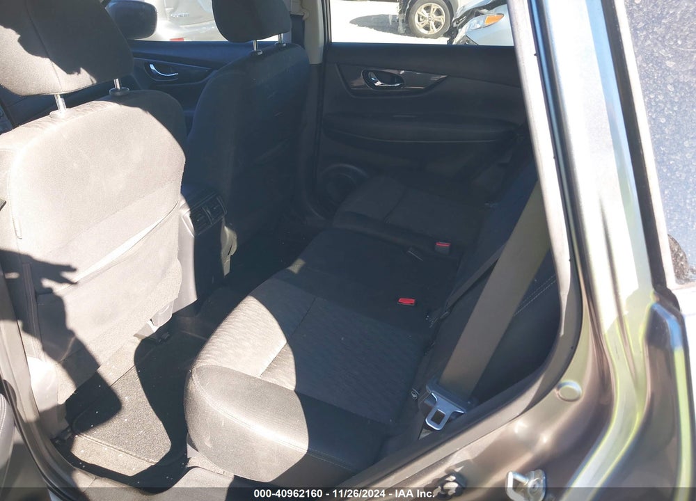 2018 NISSAN ROGUE SV VIN: KNMAT2MT8JP517521