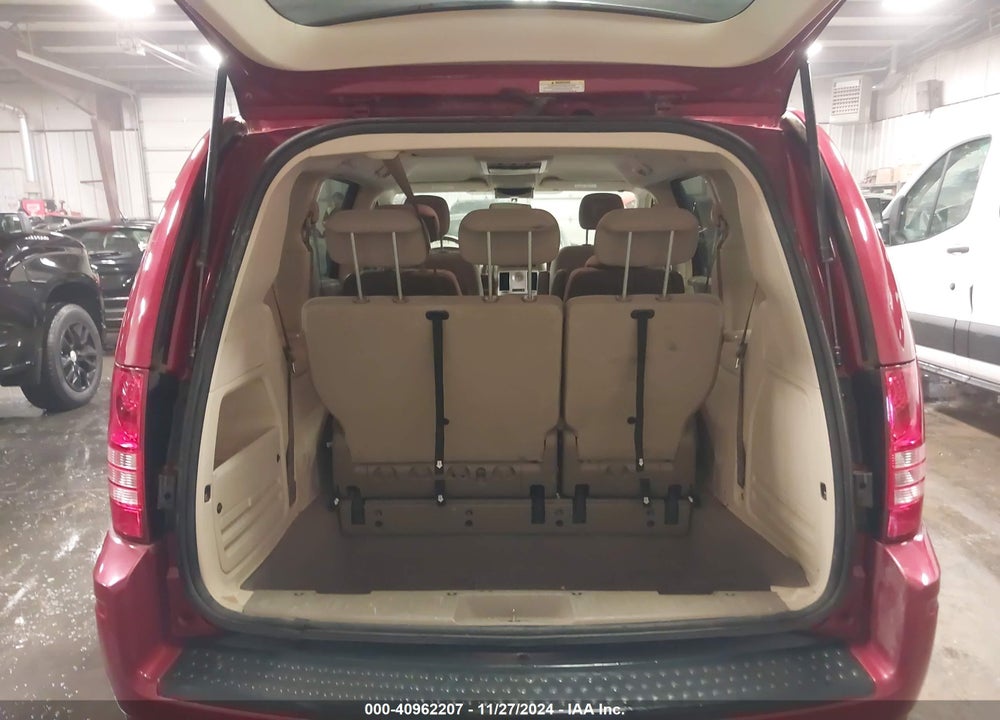 2010 CHRYSLER TOWN & COUNTRY LX VIN: 2A4RR4DE7AR137710