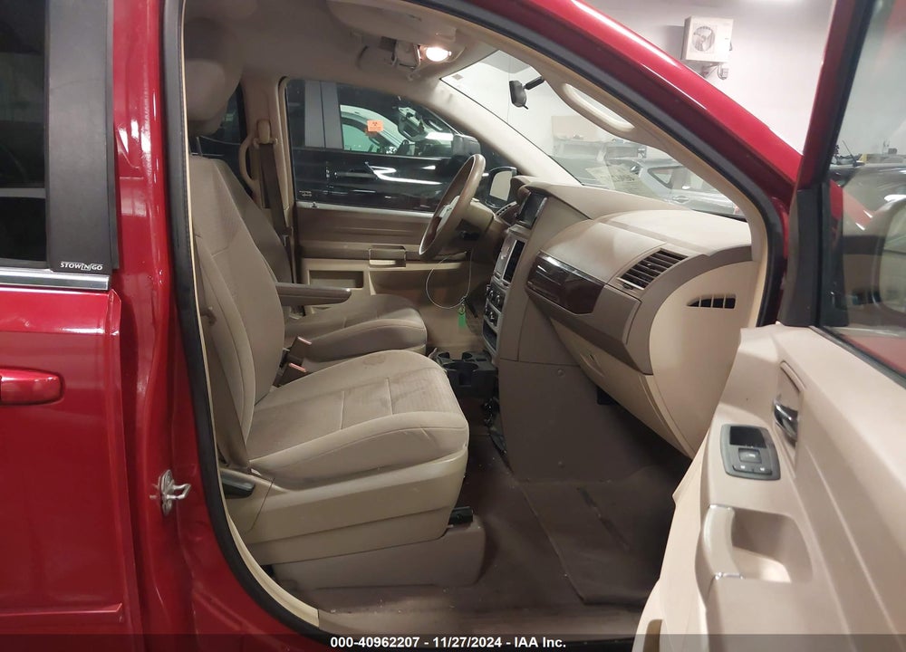 2010 CHRYSLER TOWN & COUNTRY LX VIN: 2A4RR4DE7AR137710