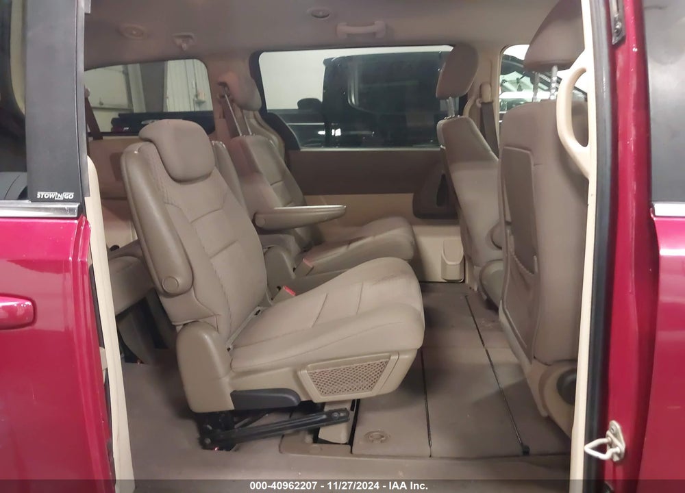 2010 CHRYSLER TOWN & COUNTRY LX VIN: 2A4RR4DE7AR137710