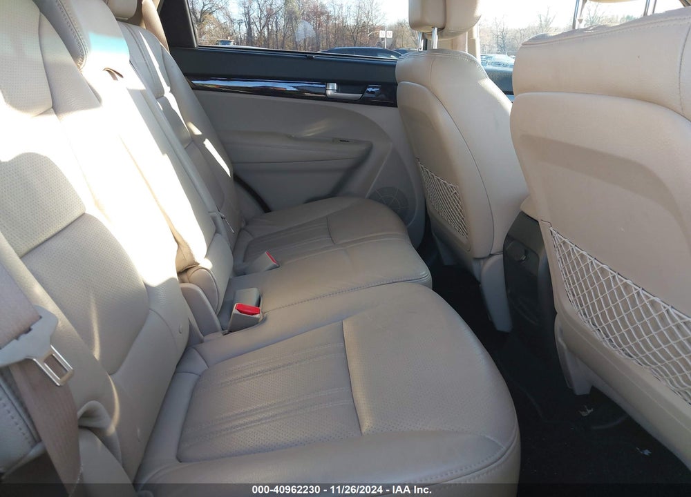 2014 KIA SORENTO LX VIN: 5XYKTDA69EG481636