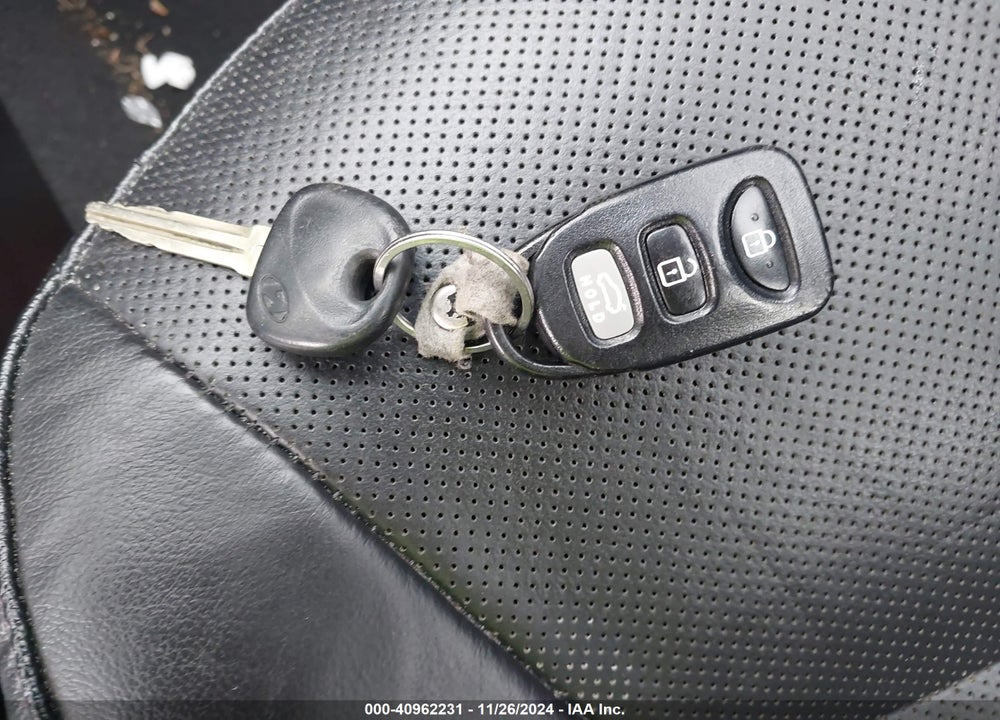 2014 HYUNDAI ELANTRA VIN: 5NPDH4AE2EH456555