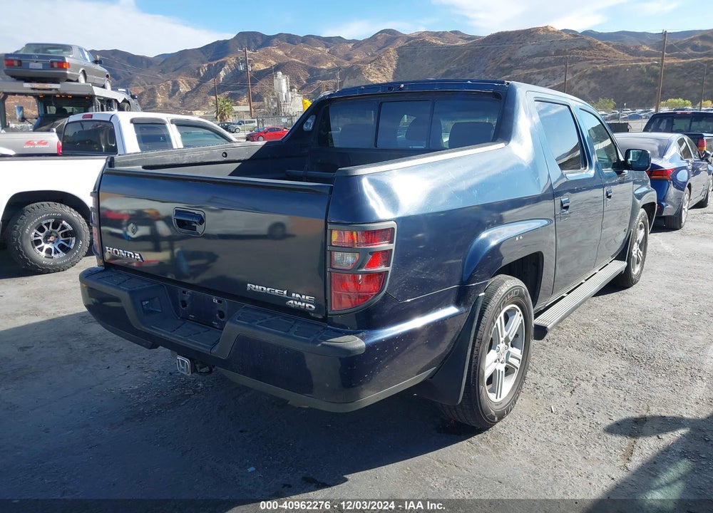 2011 HONDA RIDGELINE RTL VIN: 5FPYK1F59BB451770