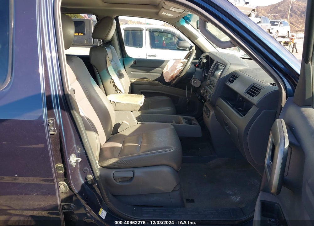 2011 HONDA RIDGELINE RTL VIN: 5FPYK1F59BB451770