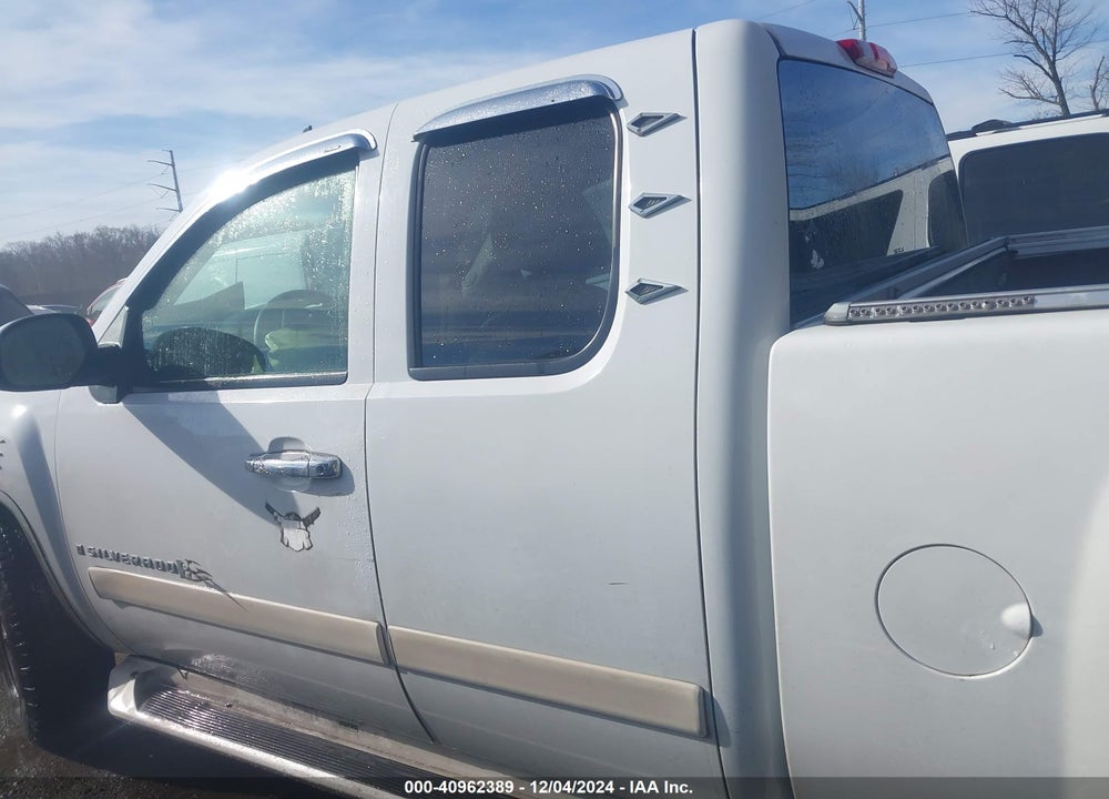 2007 CHEVROLET SILVERADO 1500 LTZ VIN: 2GCEK19J571694555