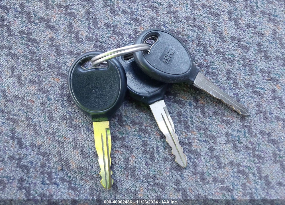 2000 CHRYSLER VOYAGER VIN: 2C4FJ25B7YR898904