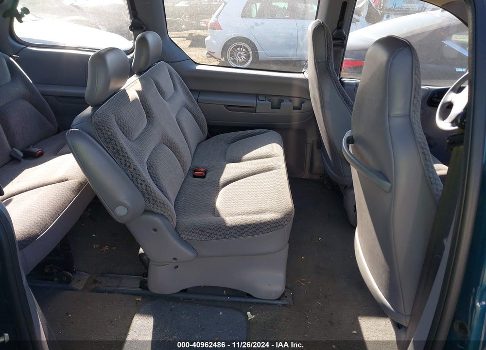 2000 CHRYSLER VOYAGER VIN: 2C4FJ25B7YR898904