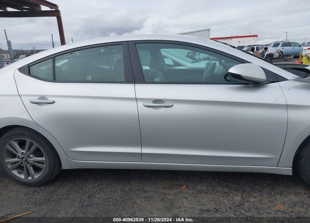 2017 HYUNDAI ELANTRA SE VIN: 5NPD84LF2HH065707